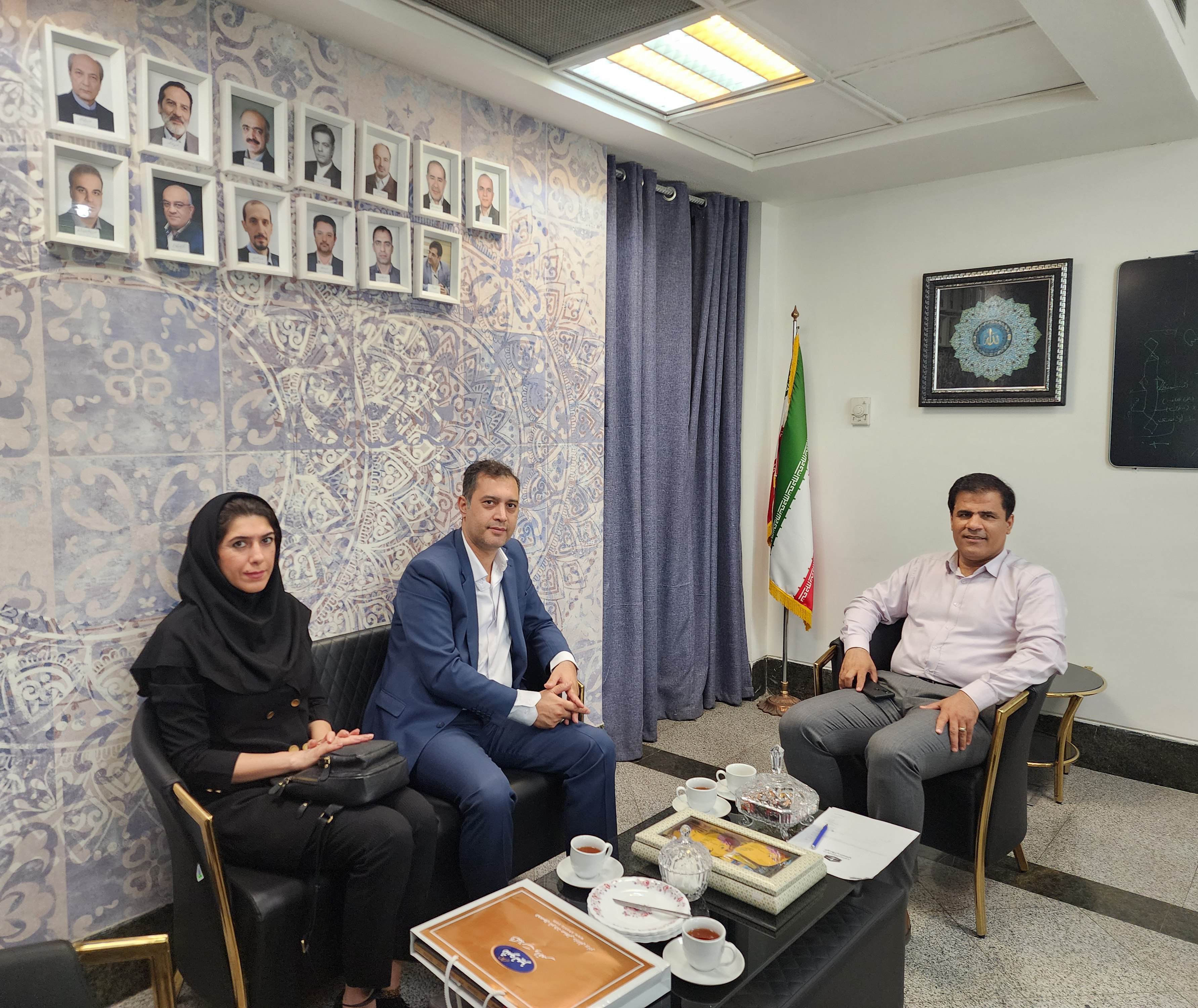 نشست تخصصی راهبردی مدیرعامل صندوق پژوهش و فناوری غیر دولتی مسکن و مدیرکل دفتر توسعه مهندسی ساختمان وزارت راه و شهرسازی 