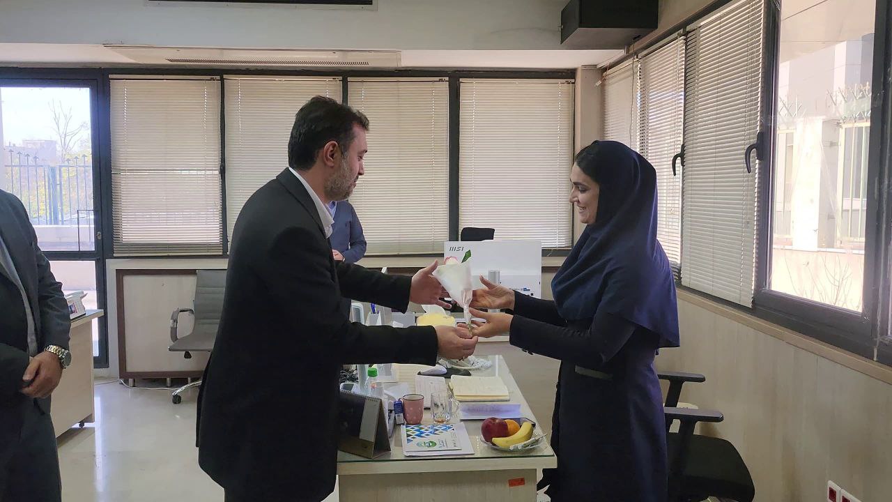 تقدیر مدیرعامل صندوق پژوهش و فناوری غیردولتی مسکن از بانوان همکار به مناسبت روز زن